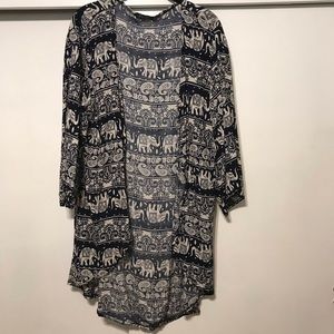Women’s long shrug with elephant pattern, black and cream NW/OT